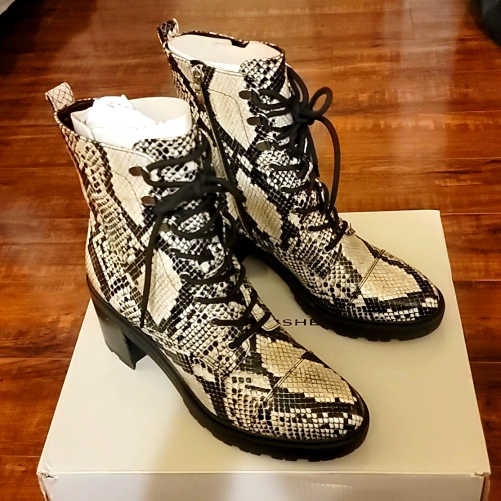 Pythone tie up/zipper chunky boots